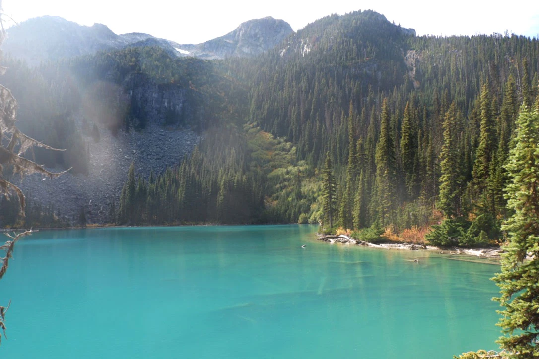  The Instagram-worthy location I was dying to see: the Middle Joffre Lake! This shot was not easy to snap, thanks to the amount of people here (just keep scrolling). 