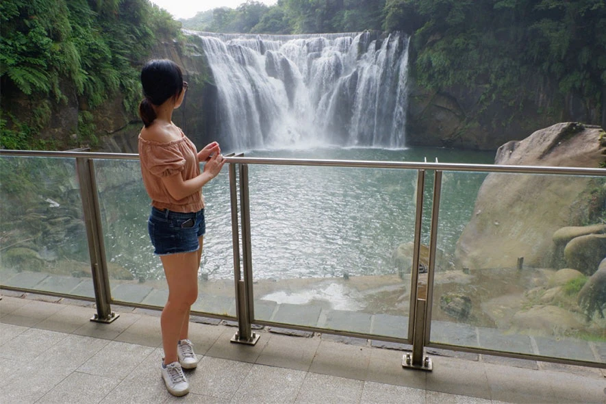 shifen waterfall